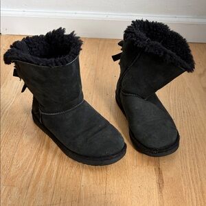 Ugg Black Suede Shearling Boots bows size 7